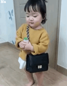 8岁儿子与亲友互怼，妈妈笑得面膜炸裂