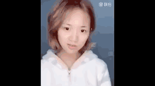 抖音卸妆秀吓尿围观老外：戳鼻子、抠下巴、徒手撕脸皮....（组图） - 3