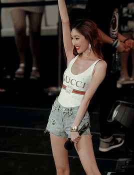 【美女】价值3000万的美腿仅靠健身打造，网友：“腿精界”扛把子（组图） - 17