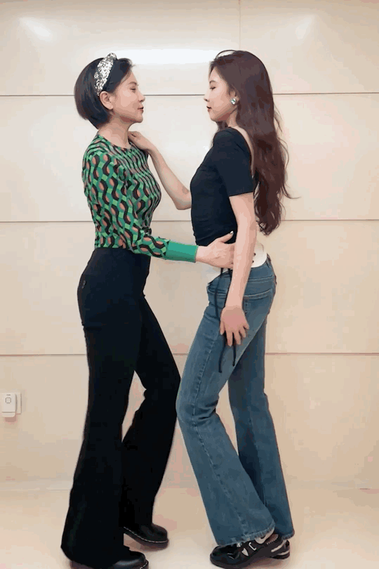 背很厚的女孩，是怎么“活”过夏天的？