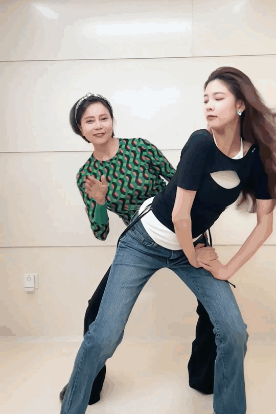 背很厚的女孩，是怎么“活”过夏天的？