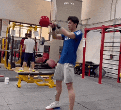 汪顺体训现场被拍，这拍摄角度真让人尴尬啊？流量密码太会了...