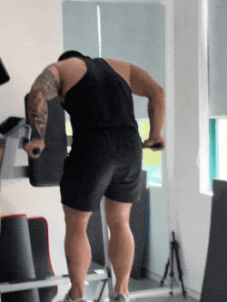 浙江直男教练的瓜都吃了吗？拍全见版写真爆红推特