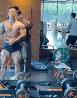 浙江寸头直男教练拍全见版iG上爆红，！你看了吗？