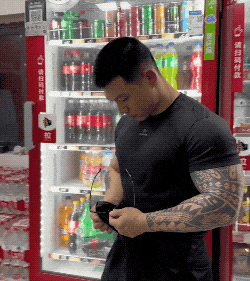 浙江直男教练的瓜都吃了吗？拍全见版写真爆红推特