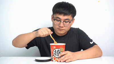 单身粮撩面系列关东煮。深海优质食材鱼丸、蟹排、蟹柳、海胆包、鱼豆腐+纯正红薯粉+慢炖浓香汤底,宵夜必吃的日式美食! 单身粮撩面系列关东煮。深海优质食材鱼丸、蟹排、蟹柳、海胆包、鱼豆腐+纯正红薯粉+慢炖浓香汤底,宵夜必吃的日式美食!