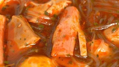 单身粮撩面系列关东煮。深海优质食材鱼丸、蟹排、蟹柳、海胆包、鱼豆腐+纯正红薯粉+慢炖浓香汤底,宵夜必吃的日式美食! 单身粮撩面系列关东煮。深海优质食材鱼丸、蟹排、蟹柳、海胆包、鱼豆腐+纯正红薯粉+慢炖浓香汤底,宵夜必吃的日式美食!