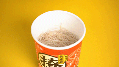 单身粮撩面系列关东煮。深海优质食材鱼丸、蟹排、蟹柳、海胆包、鱼豆腐+纯正红薯粉+慢炖浓香汤底,宵夜必吃的日式美食! 单身粮撩面系列关东煮。深海优质食材鱼丸、蟹排、蟹柳、海胆包、鱼豆腐+纯正红薯粉+慢炖浓香汤底,宵夜必吃的日式美食!