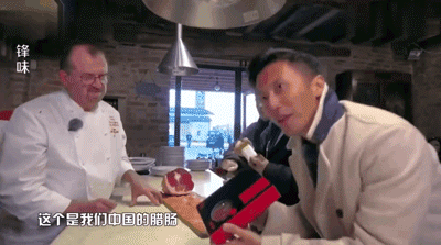 谢霆锋研制的锋味腊肠,严选三肥七瘦精致好肉,玫瑰露酒腌制,3种口味。礼盒款更有佛跳墙、藤椒鲍鱼、红烧鲍鱼3款锋味海鲜 谢霆锋研制的锋味腊肠,严选三肥七瘦精致好肉,玫瑰露酒腌制,3种口味。礼盒款更有佛跳墙、藤椒鲍鱼、红烧鲍鱼3款锋味海鲜