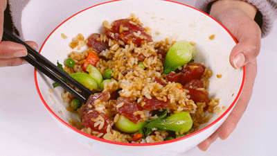 谢霆锋研制的锋味腊肠,严选三肥七瘦精致好肉,玫瑰露酒腌制,3种口味。礼盒款更有佛跳墙、藤椒鲍鱼、红烧鲍鱼3款锋味海鲜 谢霆锋研制的锋味腊肠,严选三肥七瘦精致好肉,玫瑰露酒腌制,3种口味。礼盒款更有佛跳墙、藤椒鲍鱼、红烧鲍鱼3款锋味海鲜