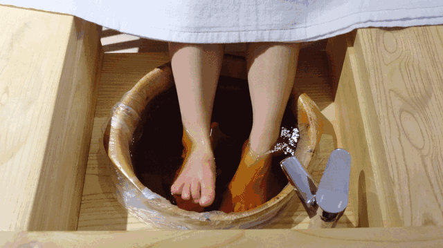 如果你浮肿虚胖、失眠乏力、油腻长痘、手脚冰凉...快泡我、泡我——紫苏泡脚包,浙江中医药大学X真不二联合研制,养生大法搞起来! 如果你浮肿虚胖、失眠乏力、油腻长痘、手脚冰凉...快泡我、泡我——紫苏泡脚包,浙江中医药大学X真不二联合研制,养生大法搞起来!