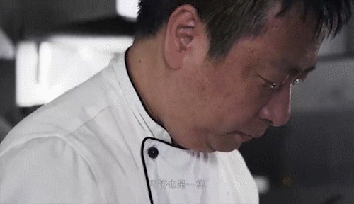 锦华黑松露广式月饼,中法日三位米其林大厨,历经三年联手打造,臻选全球多国原产地驰名食材。自吃爆爽,送礼超有面! 锦华黑松露广式月饼,中法日三位米其林大厨,历经三年联手打造,臻选全球多国原产地驰名食材。自吃爆爽,送礼超有面!