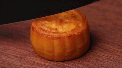 锦华黑松露广式月饼,中法日三位米其林大厨,历经三年联手打造,臻选全球多国原产地驰名食材。自吃爆爽,送礼超有面! 锦华黑松露广式月饼,中法日三位米其林大厨,历经三年联手打造,臻选全球多国原产地驰名食材。自吃爆爽,送礼超有面!
