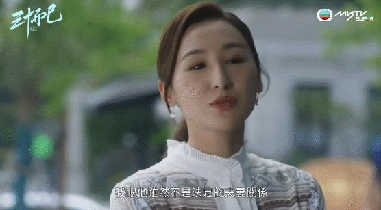 前几年的爆火剧《三十而已》中,高海宁就贡献了令人印象深刻的表演.