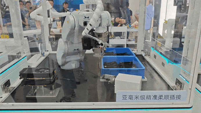WAIC 2026现场梅卡曼德机器人展示工业与零售落地应用不表演只干活