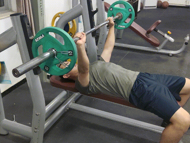 练器械怎么呼吸请看兵哥哥的专项训练——全方位胸部雕刻练习_https://www.jmylbn.com_新闻资讯_第3张