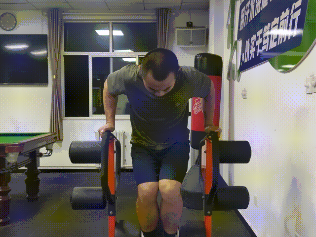 练器械怎么呼吸请看兵哥哥的专项训练——全方位胸部雕刻练习_https://www.jmylbn.com_新闻资讯_第5张