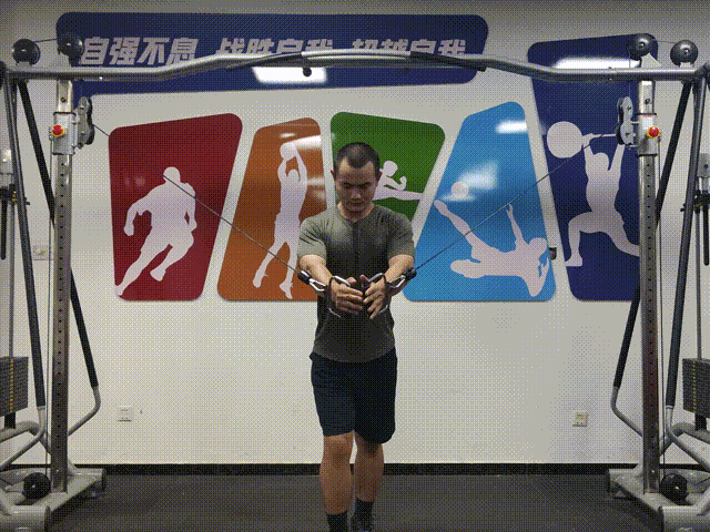 练器械怎么呼吸请看兵哥哥的专项训练——全方位胸部雕刻练习_https://www.jmylbn.com_新闻资讯_第7张