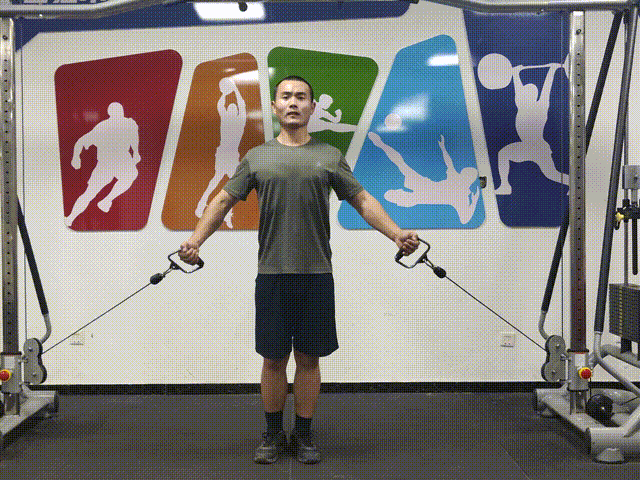 练器械怎么呼吸请看兵哥哥的专项训练——全方位胸部雕刻练习_https://www.jmylbn.com_新闻资讯_第9张