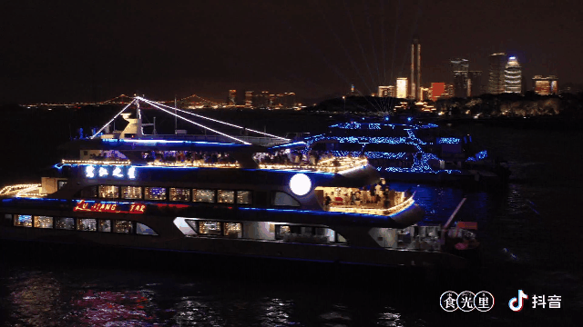 体验了一把时空交错 抖音食光里城市旅行号到站啦