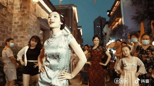 体验了一把时空交错 抖音食光里城市旅行号到站啦