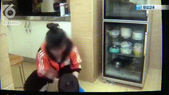 心疼到崩溃！2岁孩子被幼师在监控死角打骂（视频/组图） - 4