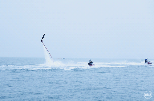 脚踩着窸窸窣窣的白沙,在海上无边际泳池戏水,还有巴厘岛同款网红秋千