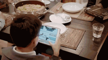 2岁女孩的“特殊玩具”曝光，引发众怒，我想给所有父母提个醒