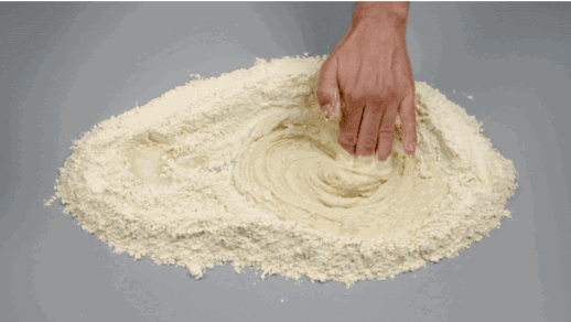 小雷和你一起包饺子