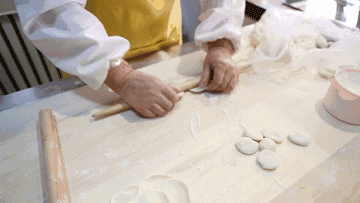 小雷和你一起包饺子