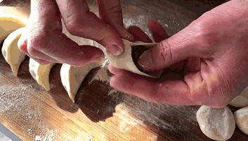 小雷和你一起包饺子