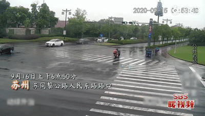 揪心|17人！110秒！大雨中这一幕让人揪心又暖心