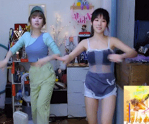 周淑怡领衔四大美女泳装整活，虚空表演先冲为敬