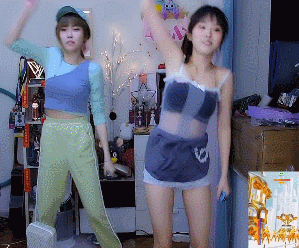 周淑怡领衔四大美女泳装整活，虚空表演先冲为敬