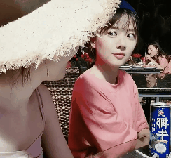 周淑怡领衔四大美女泳装整活，虚空表演先冲为敬