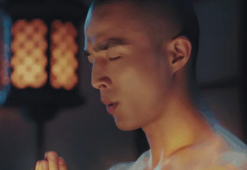 裴子添，有肌肉的正装霸道总裁