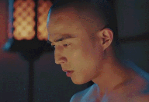 裴子添，有肌肉的正装霸道总裁