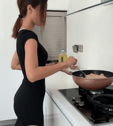 【美女】 她被嘲屁股太扁，健身后怒甩对比照惊呆众人，大腿和臀部成这样，百万粉丝：求方法！（组图） - 18