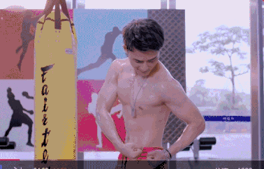 裴子添，有肌肉的正装霸道总裁