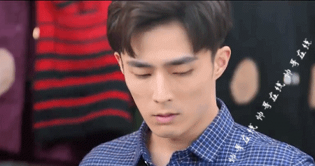 裴子添，有肌肉的正装霸道总裁