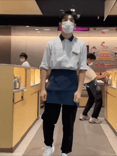 擦边低俗？职场霸凌？海底捞又一“变态”服务，令顾客嫌弃“太恶心”