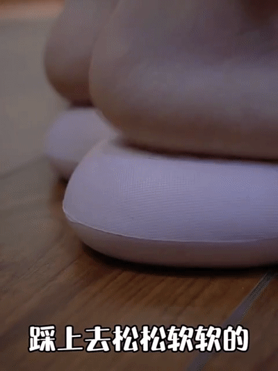 什么是医用气垫圈“气垫椰子鞋”火了！大半个娱乐圈都在穿的神仙拖，一脚踩进云朵里！全掌按摩，踩屎感爆棚，防滑耐磨易清洗，每走一步都是享受！_https://www.jmylbn.com_新闻资讯_第27张