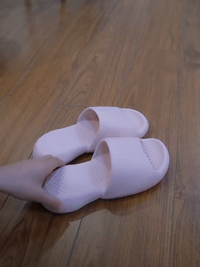 什么是医用气垫圈“气垫椰子鞋”火了！大半个娱乐圈都在穿的神仙拖，一脚踩进云朵里！全掌按摩，踩屎感爆棚，防滑耐磨易清洗，每走一步都是享受！_https://www.jmylbn.com_新闻资讯_第24张