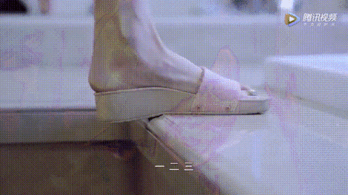 医用气垫圈怎么使用“气垫椰子鞋”火了！大半个娱乐圈都在穿，一脚踩进云朵里！全掌按摩，踩屎感爆棚，防滑耐磨易清洗，每走一步都是享受！_https://www.jmylbn.com_新闻资讯_第4张