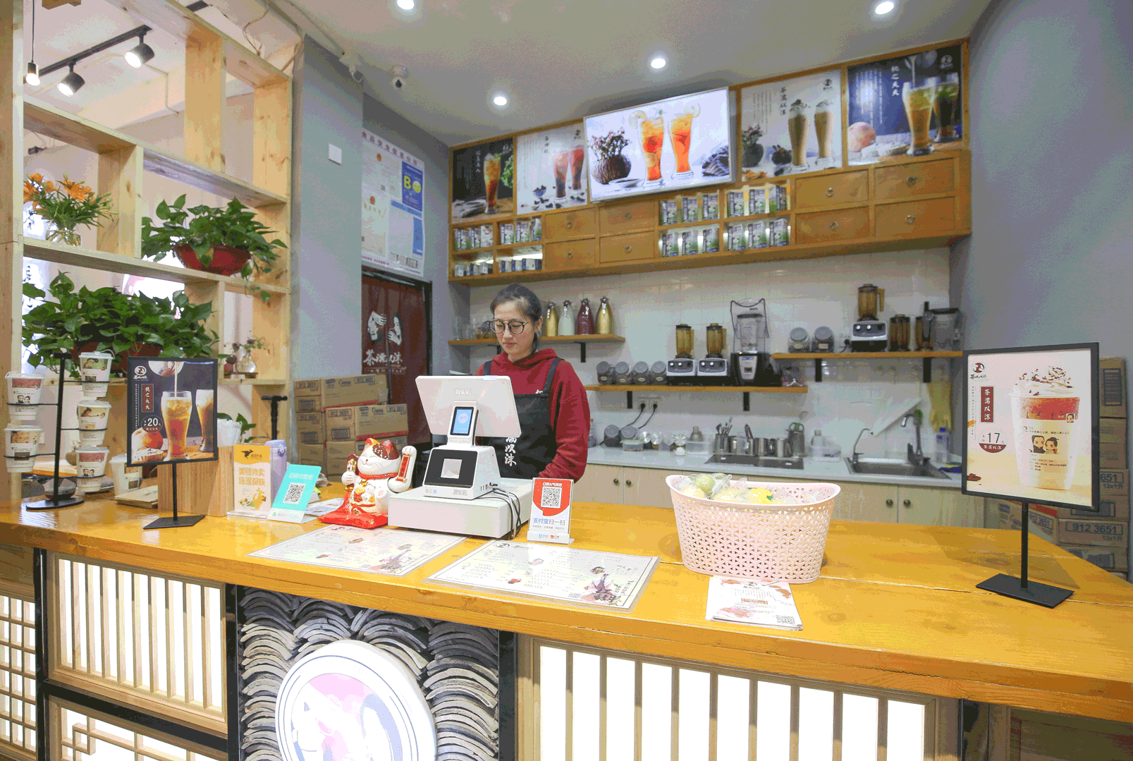 请全城人免费喝茶!最具江湖气息的奶茶店,一出手就这么豪气