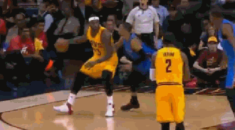 背打威少 后仰跳投