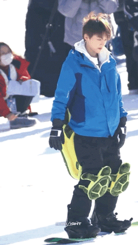 为什么长得美的、帅的,最近都穿着FENDI玩滑雪?!-微信头条网 为什么长得美的、帅的,最近都穿着FENDI玩滑雪?!