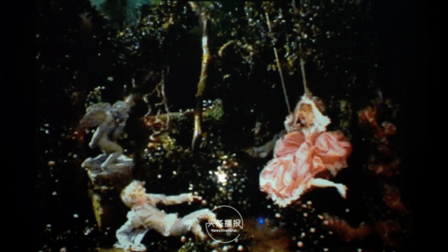 �׷���PRADA��լ��չ��Ϯ����ţƤֽ���������������ݰ���ͯ����