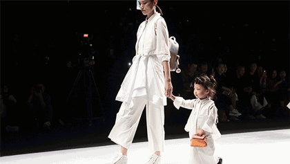 春天穿风衣+阔腿裤，简直就是气质精