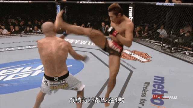 金东炫,参加多季《大逃脱》和《钢铁部队》的格斗选手,号称"一生只输